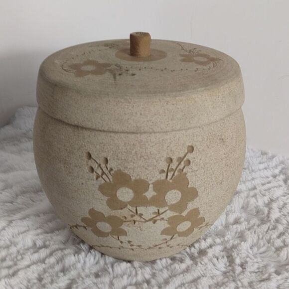 Floral Clay Pot With Lid - Picture 1 of 10